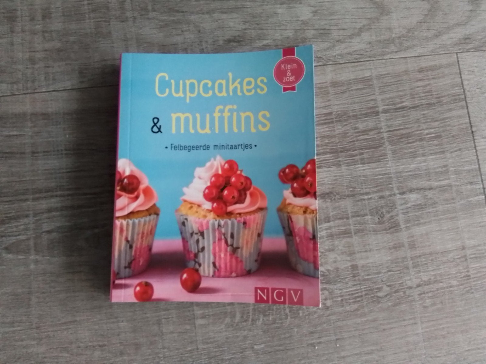 Nieuw Cupcake en muffin kookboek, Ophalen of Verzenden, Nieuw, Cupcakes, Bakvorm