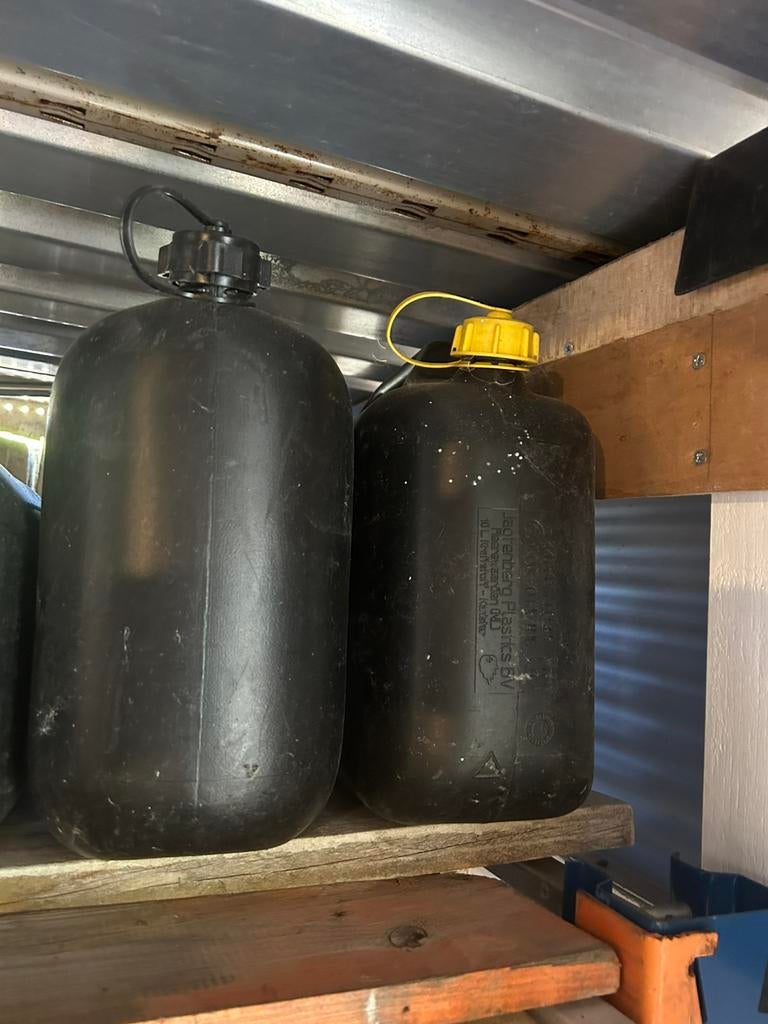 Jerrycan 2x10 lieter en 5 x 5 lieter, Ophalen of Verzenden