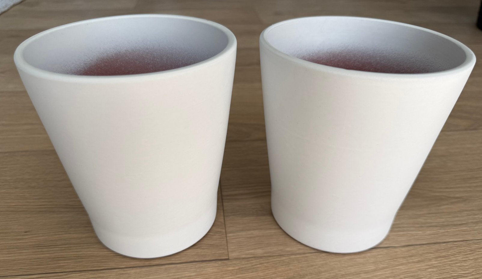 2 witte bloempotten, Rond, Ophalen of Verzenden, Zo goed als nieuw, Aardewerk