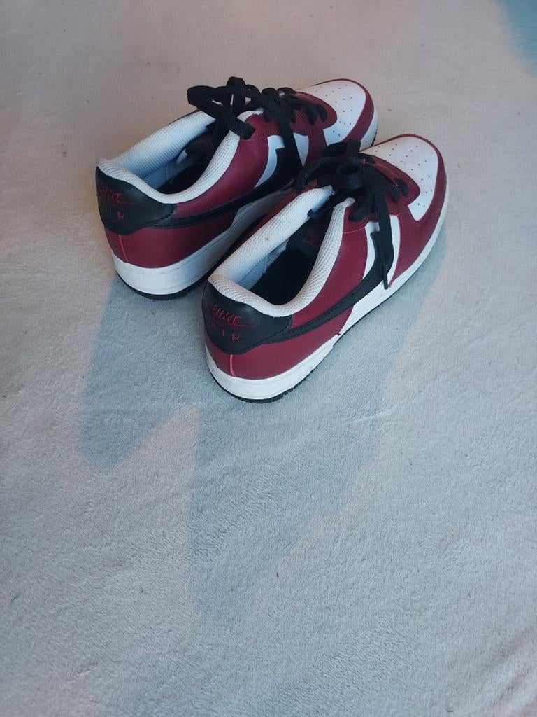 Nike Polish Swish (maat 38,5), Schoentjes, Jongetje of Meisje, Nieuw, Ophalen of Verzenden
