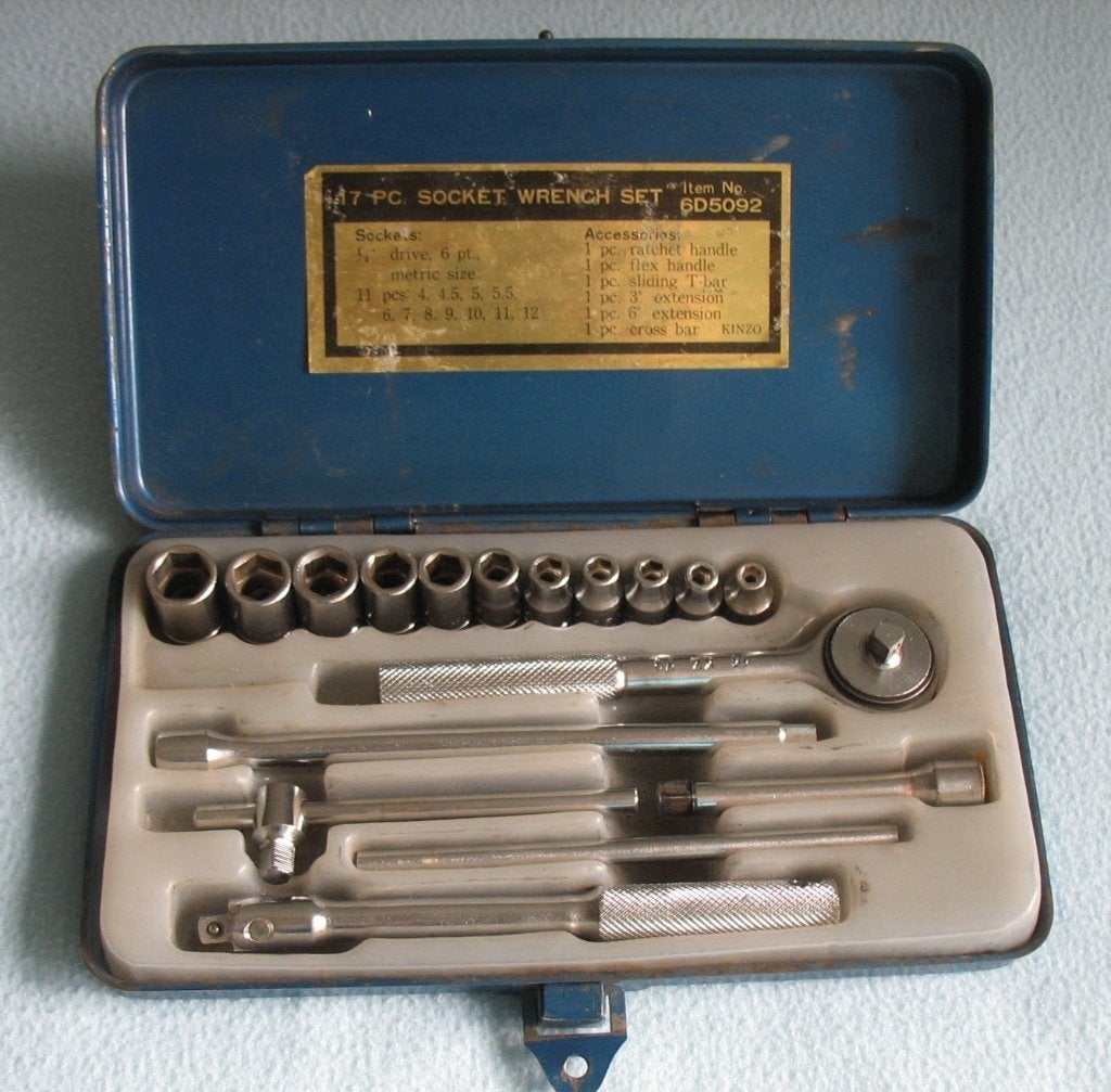 Vintage Doppendoos Kinzo - 17-delig, Ophalen of Verzenden, Gebruikt, Gereedschapsset, Overige merken