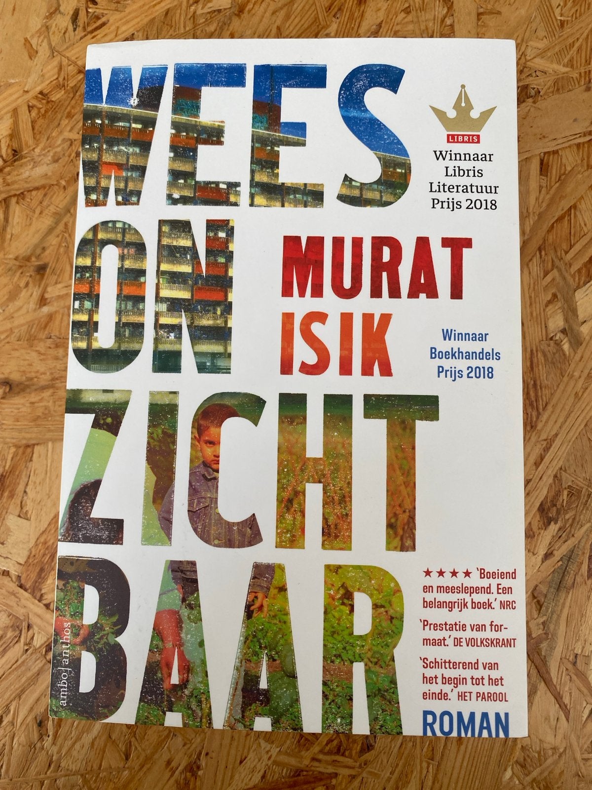 Wees Onzichtbaar - Murat Isik (Winnaar Libris Literatuur Pri, Boeken, Ophalen of Verzenden, Zo goed als nieuw, Nederland