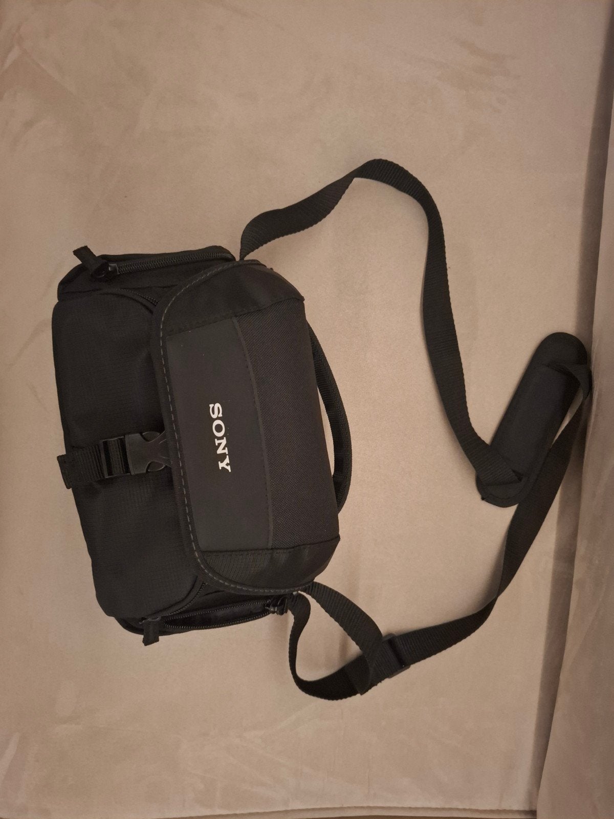 Sony Cameratas LCS-U21 - Compacte en beschermende tas, Audio, Tv en Foto, Gevoerd, Ophalen of Verzenden, Zo goed als nieuw, Zwart
