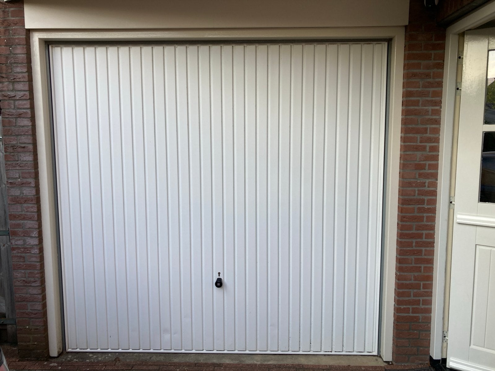 GRATIS Hormann Garagedeur N80, 2500x2375 mm, wit, gebruikt, Doe-het-zelf en Verbouw, Deuren en Horren, Ophalen, Gebruikt, Garagedeur