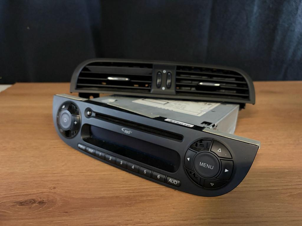 Fiat 500 - 2012 - Radio 7355341840, Auto diversen, Autoradio's, Gebruikt, -, -, Ophalen of Verzenden