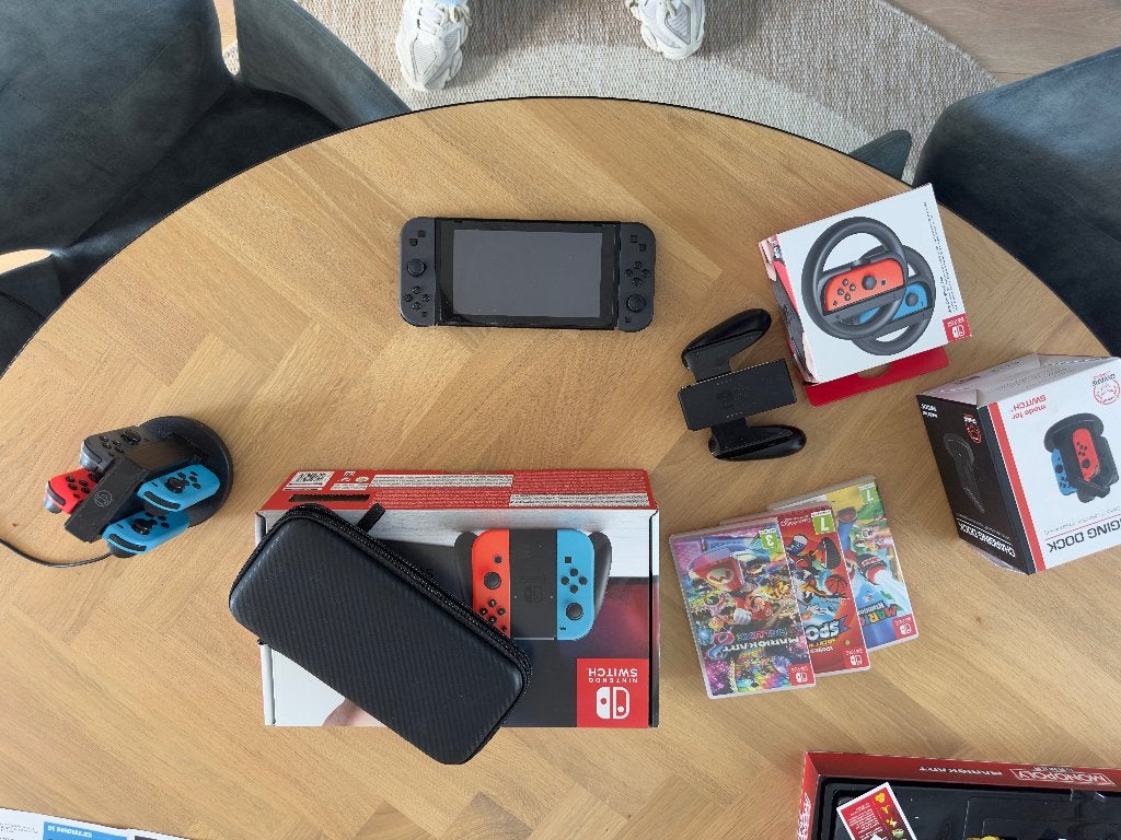 Nintendo Switch HAC-001 (V1) + 6 controllers + spellen, Spelcomputers en Games, Spelcomputers | Nintendo Switch, Ophalen, Gebruikt