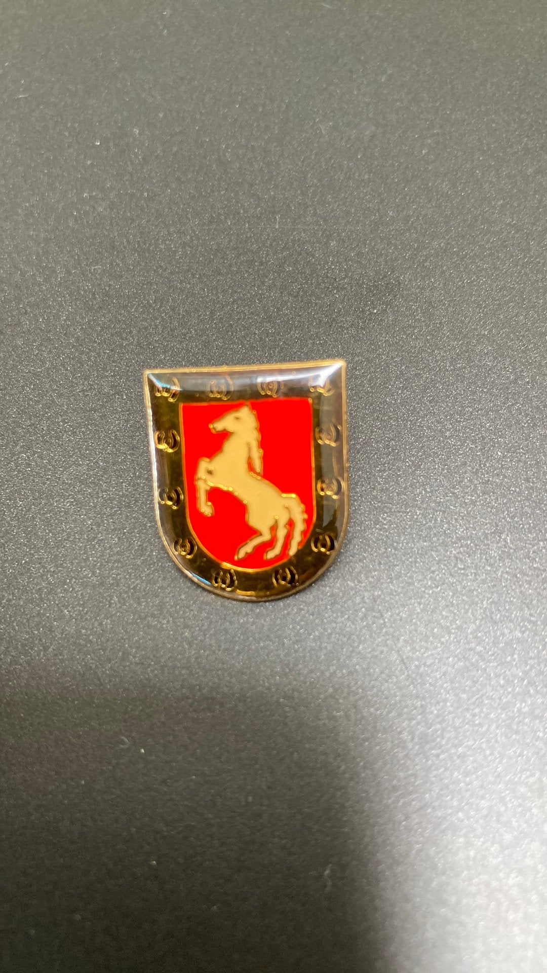 KNIL 5e Regiment Infanterie speldje, Verzamelen, Ophalen of Verzenden, Landmacht, Nederland, Embleem of Badge