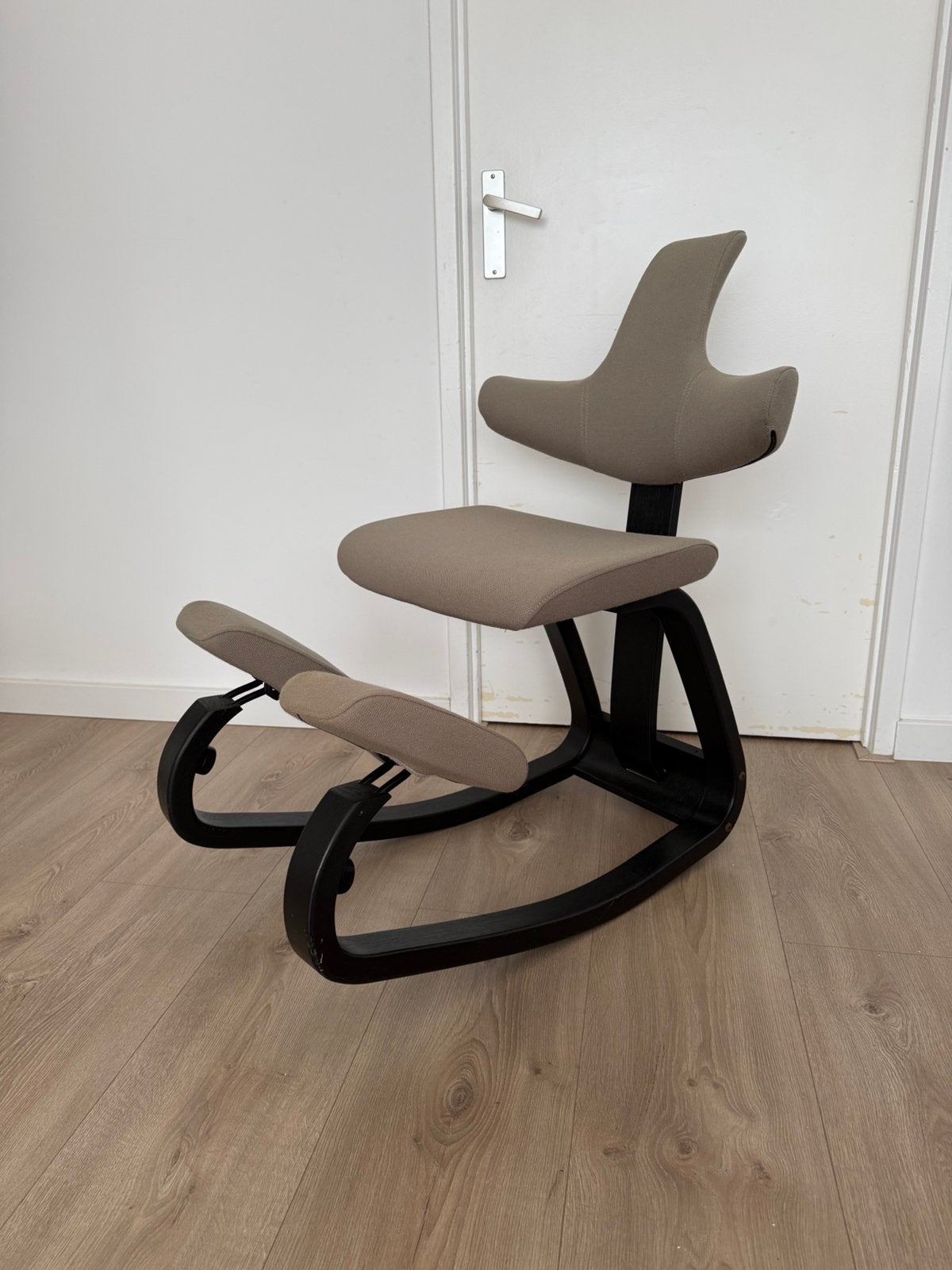 Stokke Varier Thatsit ergonomische kniestoel bijna nieuw, Ophalen of Verzenden, Zo goed als nieuw, Zwart