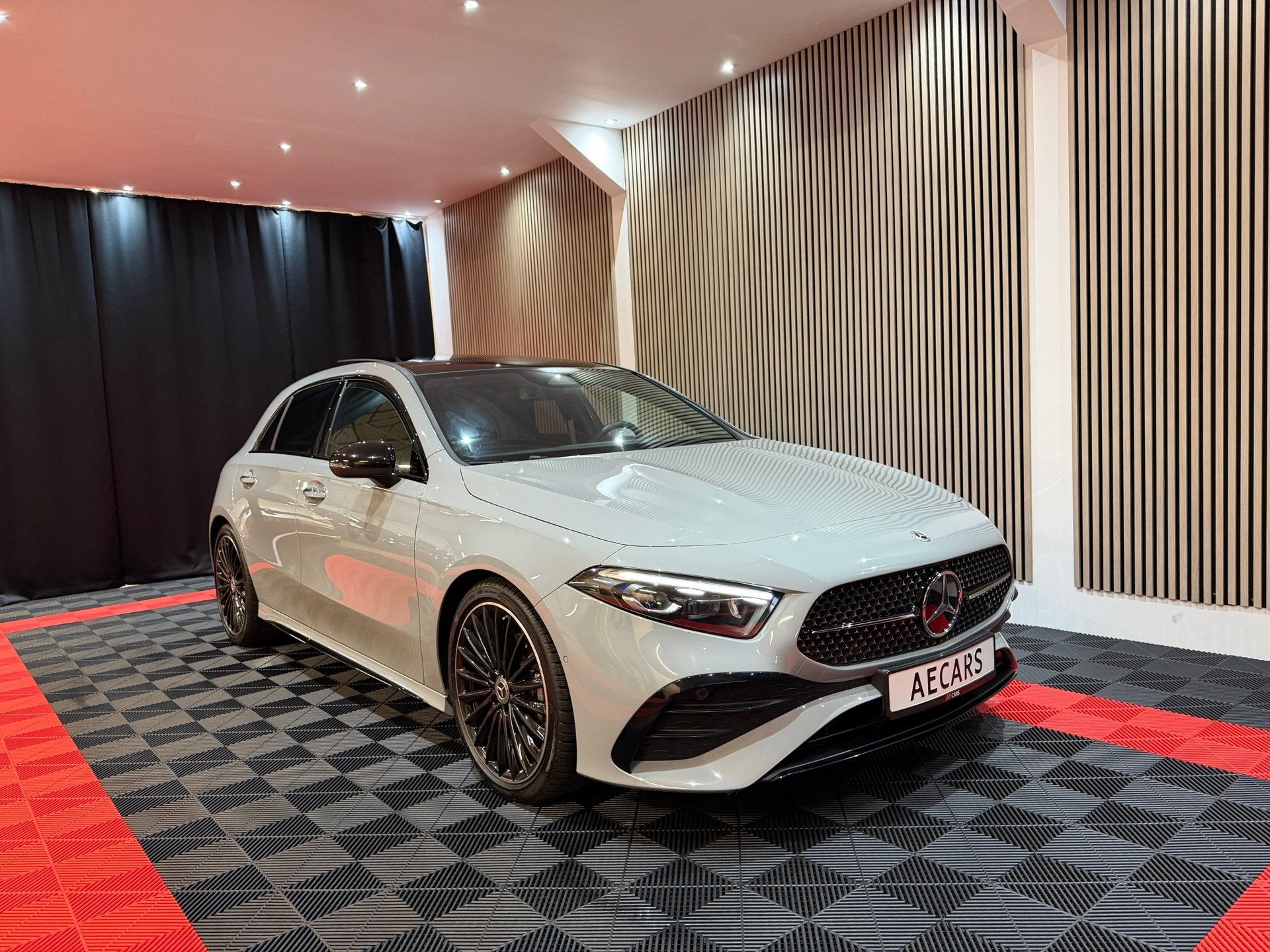 Mercedes-Benz A-klasse a200 Star Edition AMG Line Limited 20, Auto's, Voorwielaandrijving, Gebruikt, Zwart, 4 cilinders