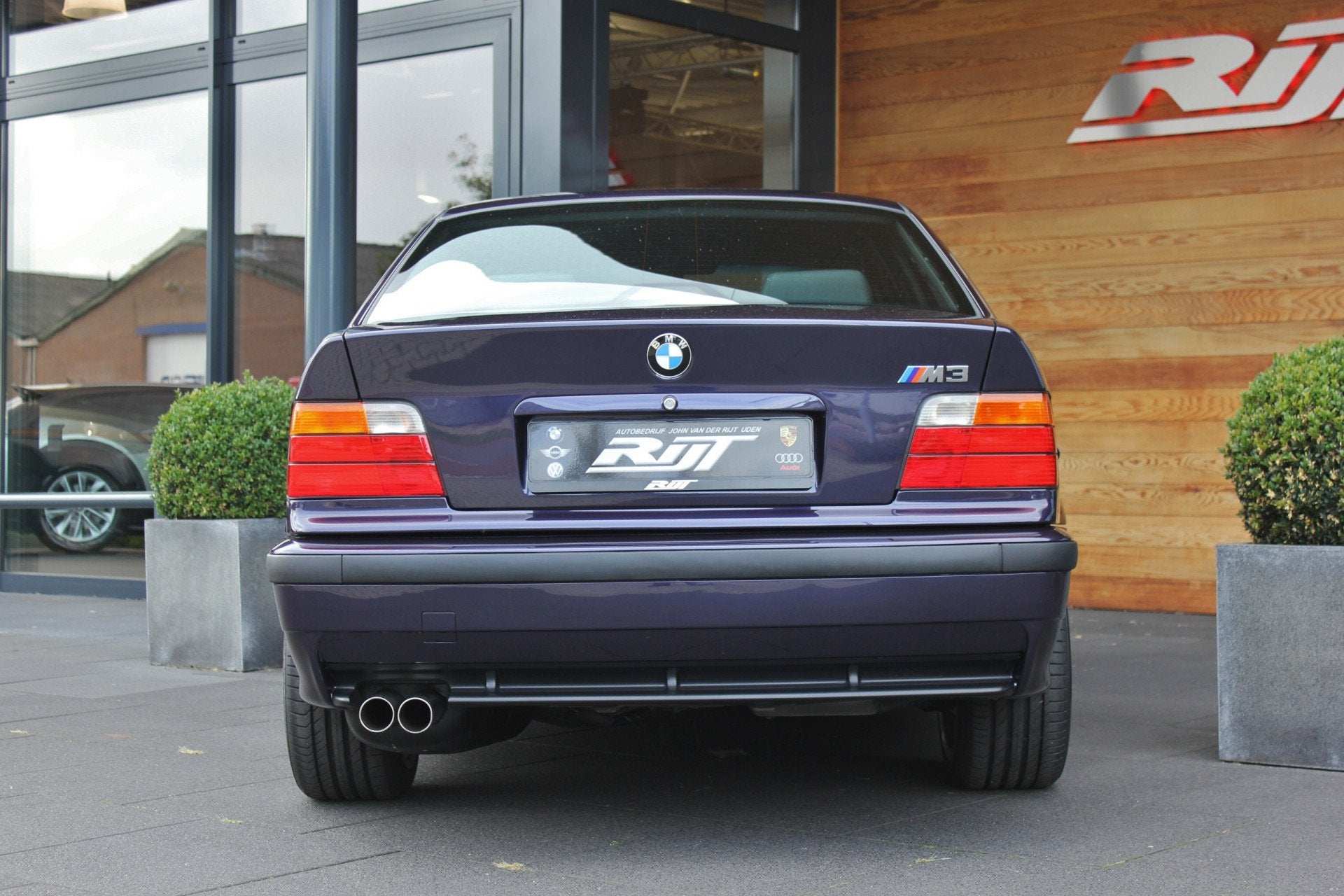 BMW M3 3.2 Sedan SMG *Fully restored in mint condition*, foto 9