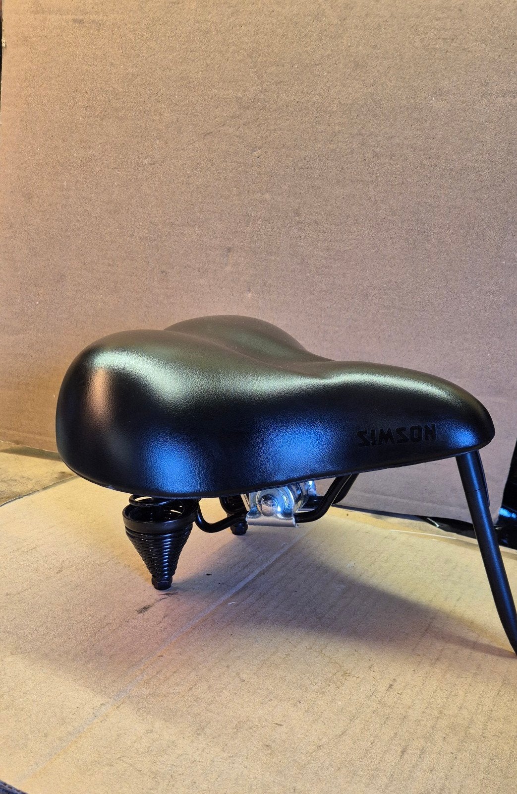 Te-koop mooi Groot retro-zadel fietszadel met grote veren., Ophalen, Kinderfiets, Zadel
