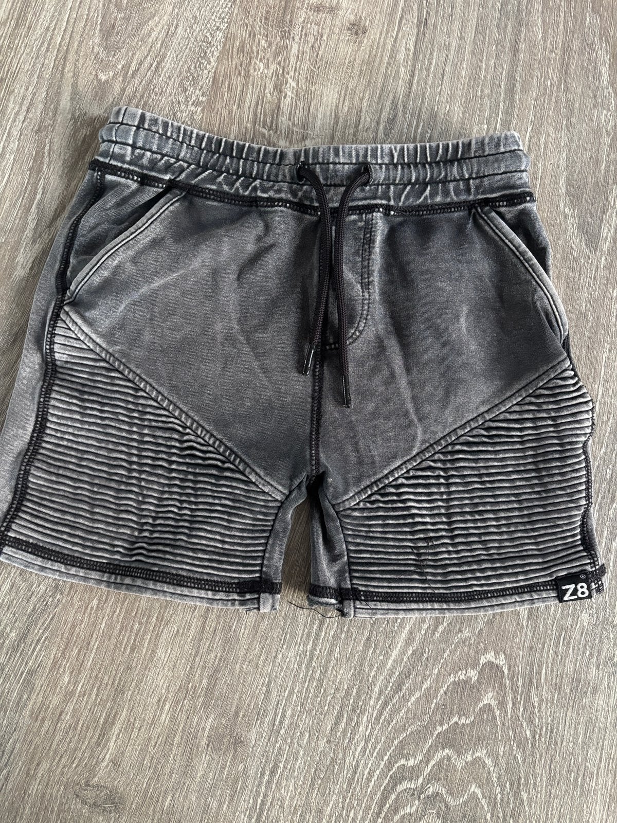 Z8 kort broekje te koop, Ophalen of Verzenden, Zo goed als nieuw, Jongen, Broek