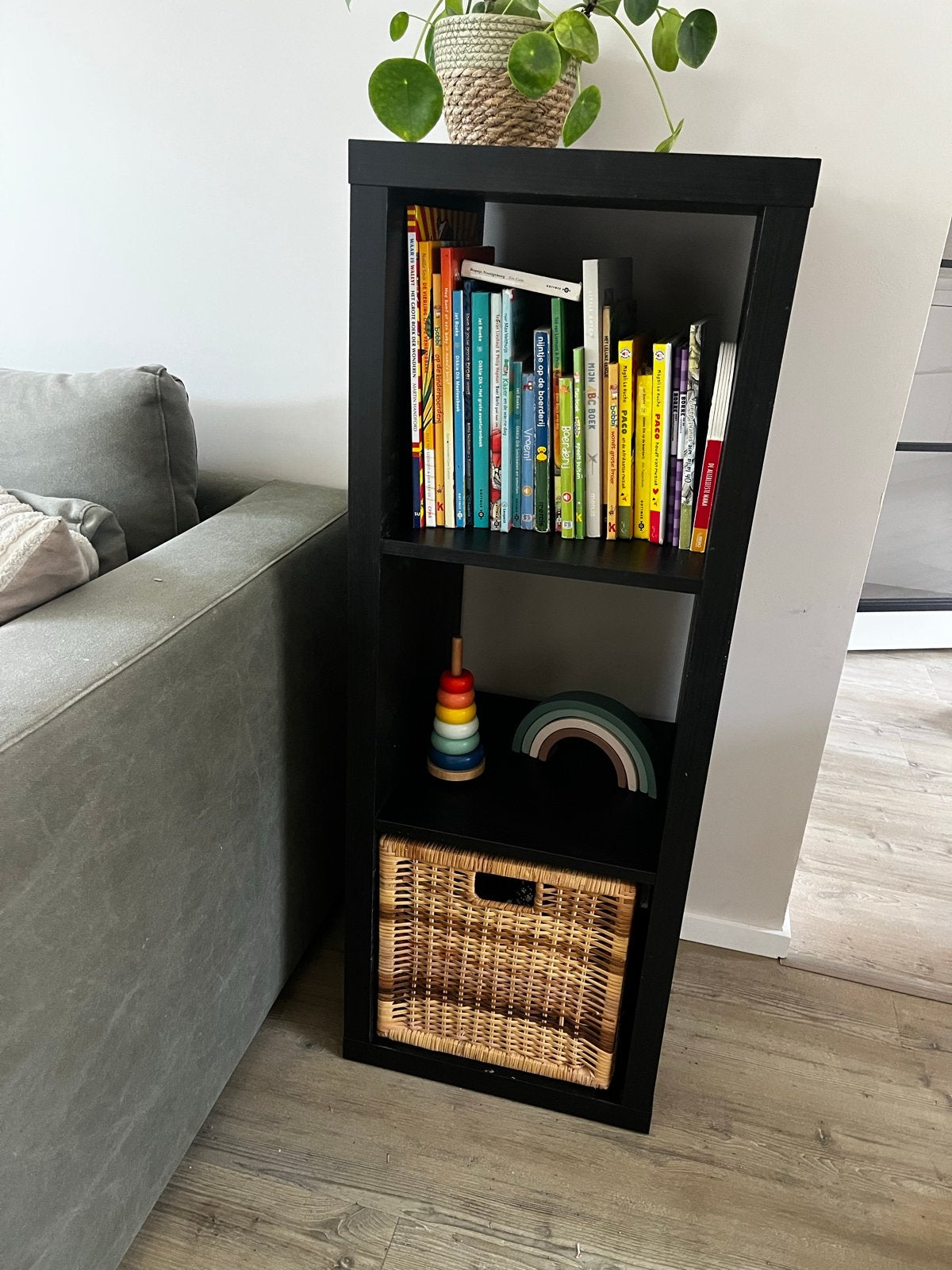 Ikea Kallax kast met mand - Gebruikt maar goede staat, Ophalen, Met plank(en), Minder dan 50 cm, Gebruikt
