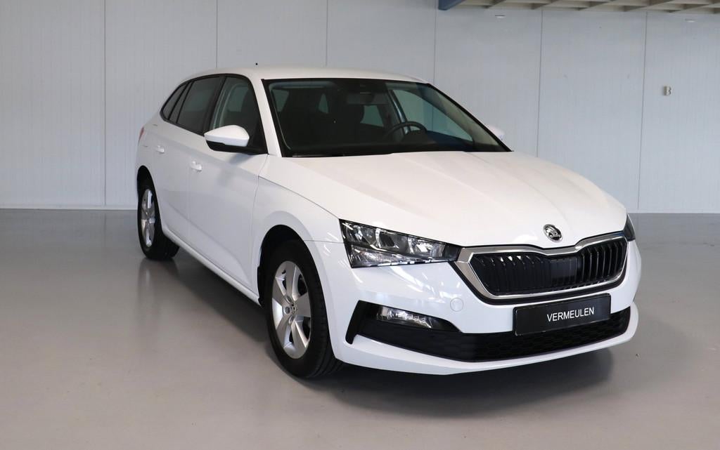 Skoda Scala Automaat Ambition Zeer Ruim Zuinig en Compleet, Auto's, Skoda, Gebruikt, LED verlichting, 620 kg, Wit