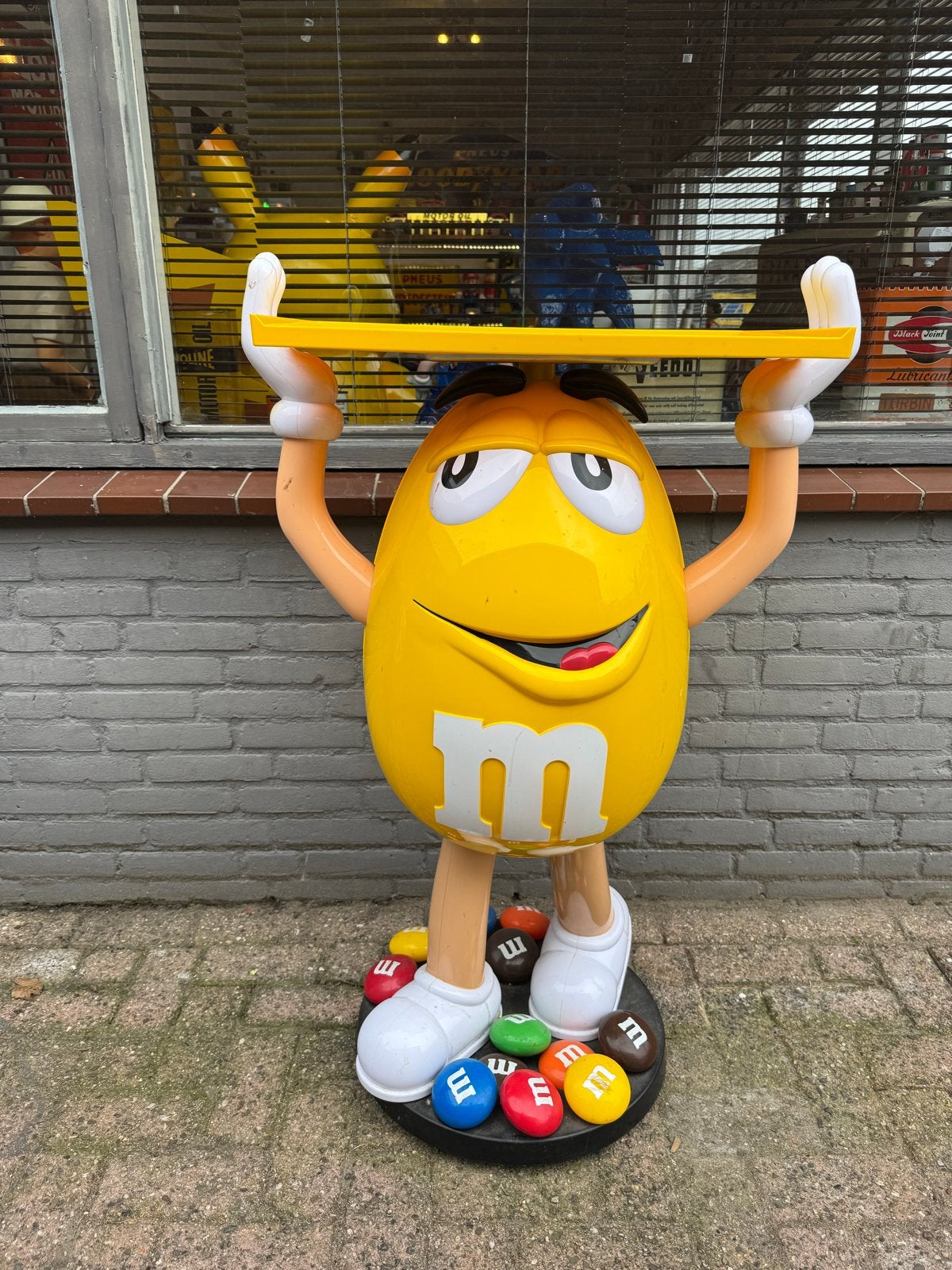 Grote M&M's display beeld figuur - Geel, Verzamelen, Ophalen, Gebruikt