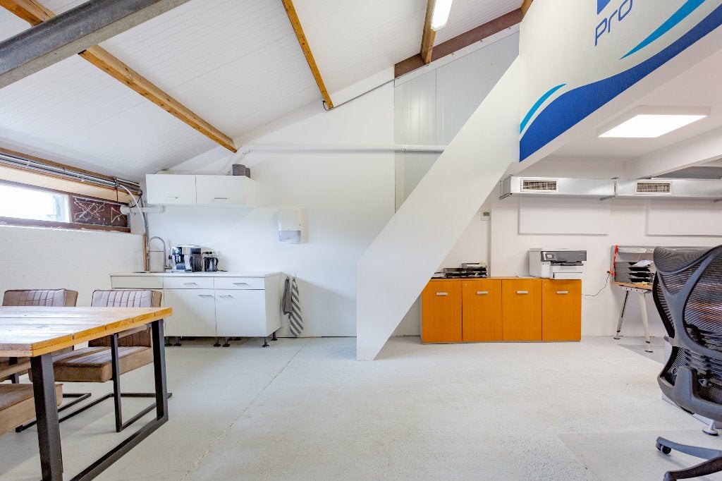 Bedrijfs-Stalling-Kantoor-Opslagruimte Amsterdam NRD, 114 m², Huur, Opslag of Loods