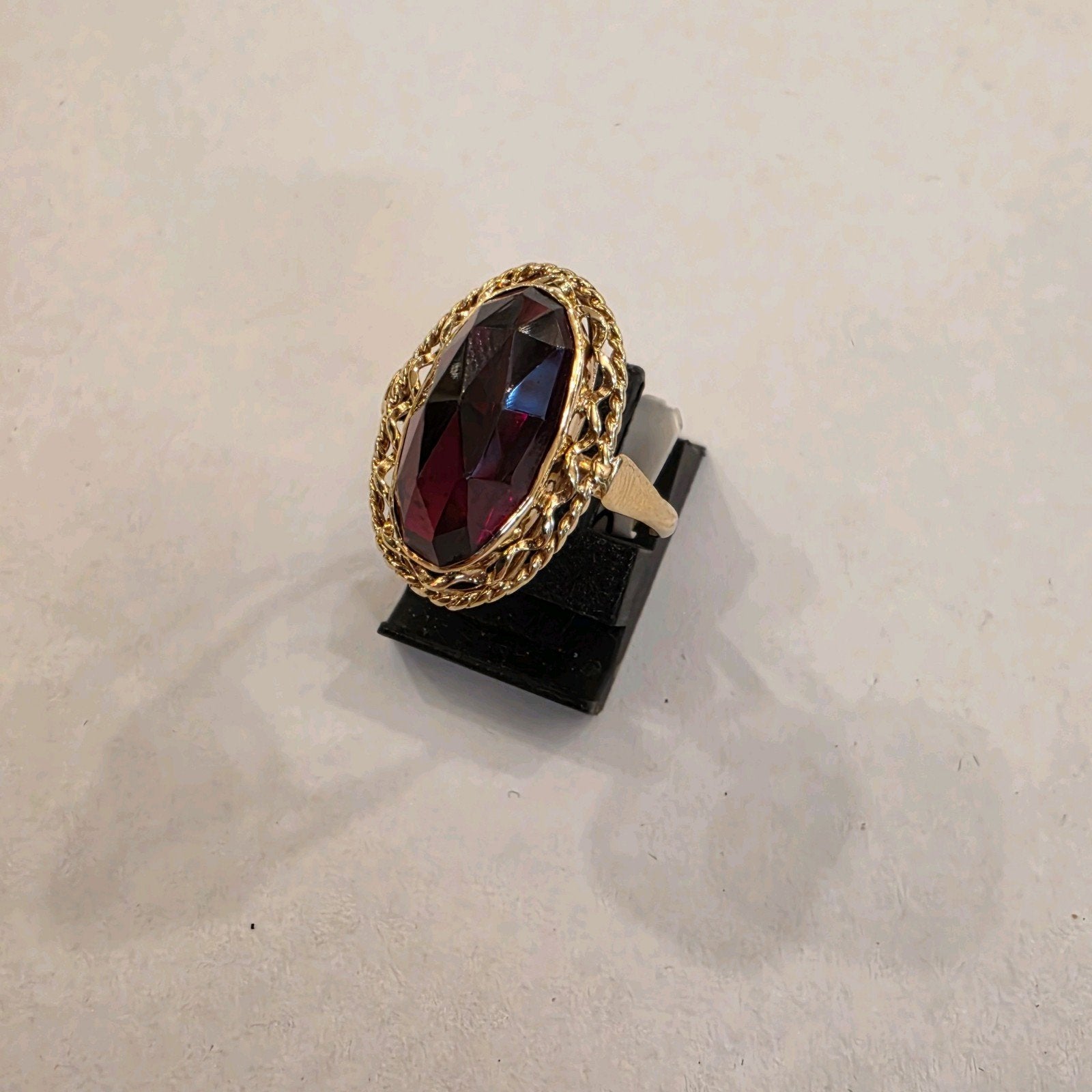 Vintage 14 karaats gouden ring bezet met Granaat geelgoud, Sieraden, Tassen en Uiterlijk, Ophalen of Verzenden, Zo goed als nieuw