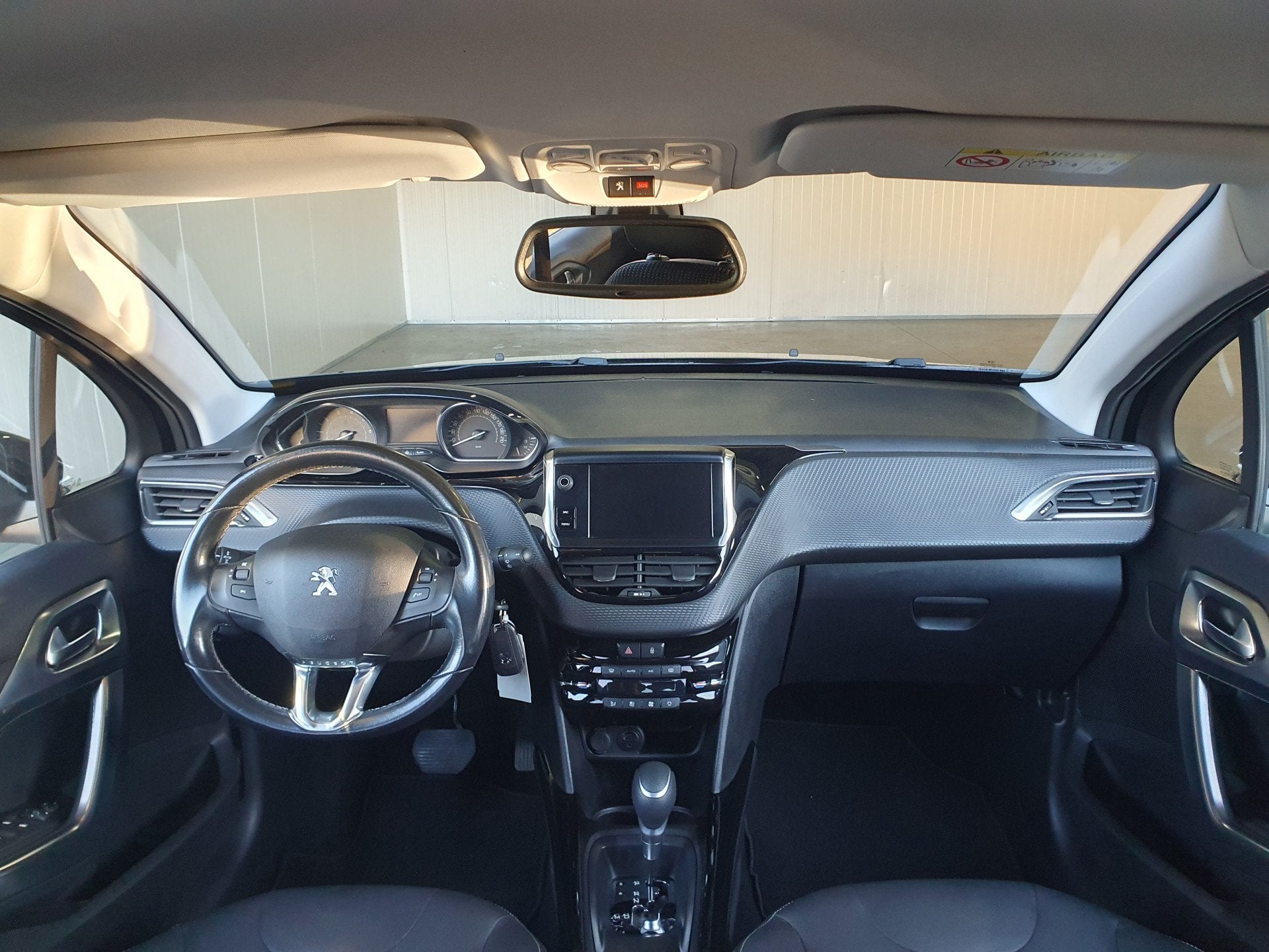 Peugeot 2008 1.2 PureTech Allure NAVI/CARPLAY/CRUISE ., Auto's, Euro 6, 1199 cc, 610 kg, Zwart