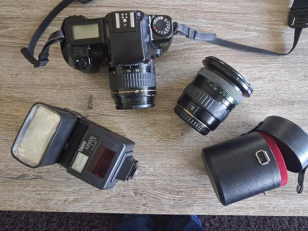 Canon spiegelreflex camera met groothoeklens en flitser, Ophalen of Verzenden, Gebruikt, Spiegelreflex, Canon