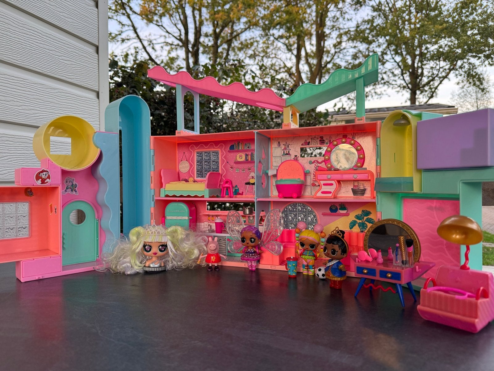 LOL Surprise Poppenhuis met Accessoires en Poppen, Ophalen of Verzenden, Gebruikt, Poppenhuis