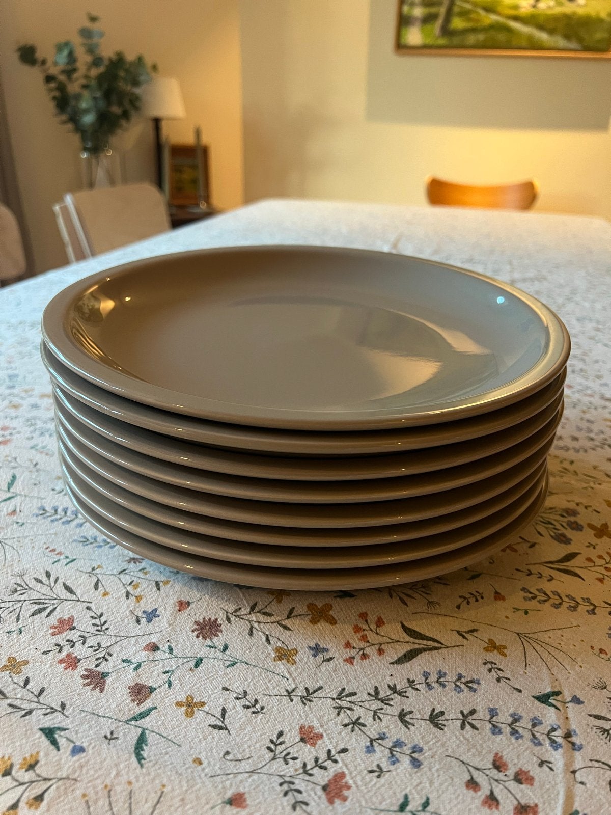 Set van 8 taupe/greige borden van Søstrene Grene, Keramiek, Ophalen of Verzenden, Zo goed als nieuw, Bord(en)
