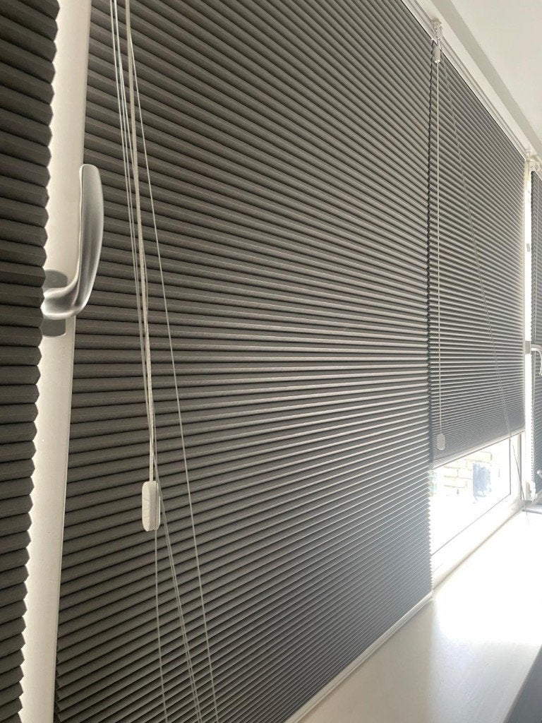 duette shades 4 stuks verduisterend, Ophalen, Gebruikt, Verduisterend, Grijs