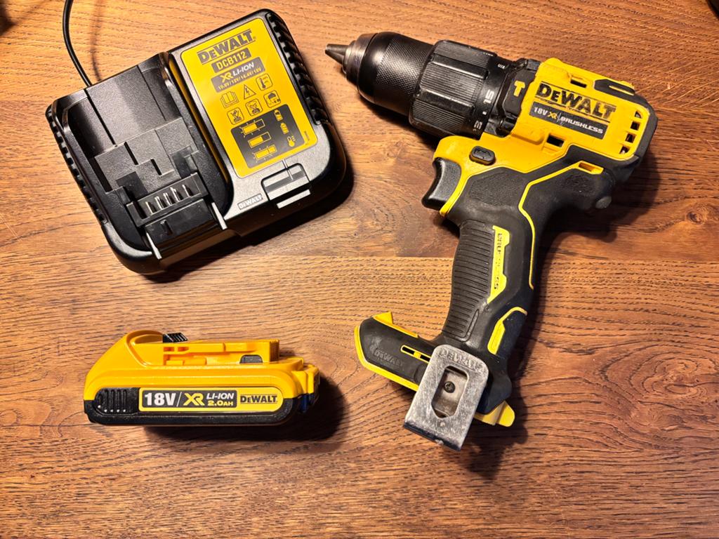 DeWalt dcd709 18v accuboormachine accu en lader boormachine, Ophalen of Verzenden, Zo goed als nieuw, Boormachine