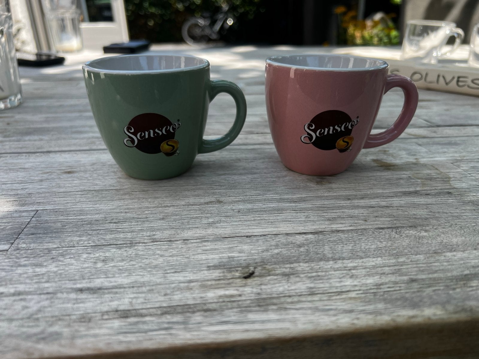 2 Senseo mokjes - Roze en Groen, Gebruikt, Ophalen of Verzenden, Roze, Steen/keramiek