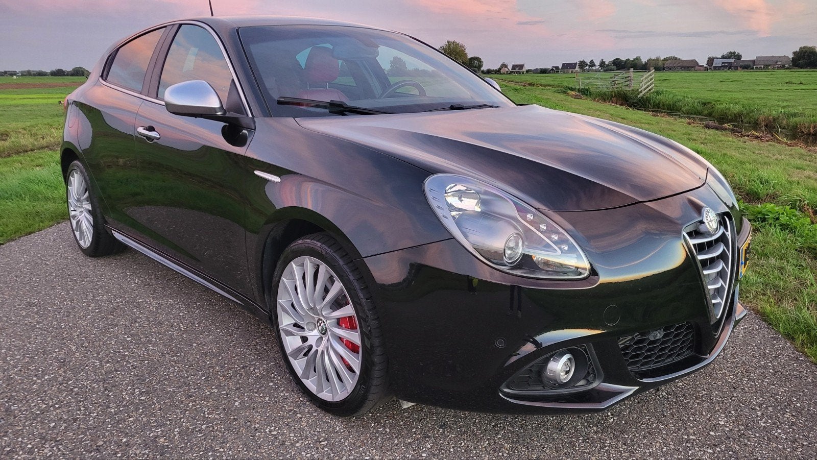 Alfa Romeo Giulietta 1.4 T 2014 Mooi rood leder Cruise 18 ", Voorwielaandrijving, Euro 5, 4 cilinders, Zwart