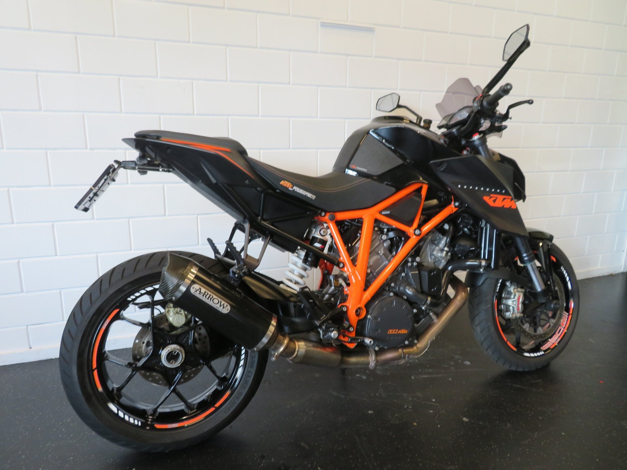 KTM KTM 1290 SUPERDUKE R SUPER DUKE (bj 2016), Motoren, 1290 cc, Naked bike, Gebruikt, Bedrijf