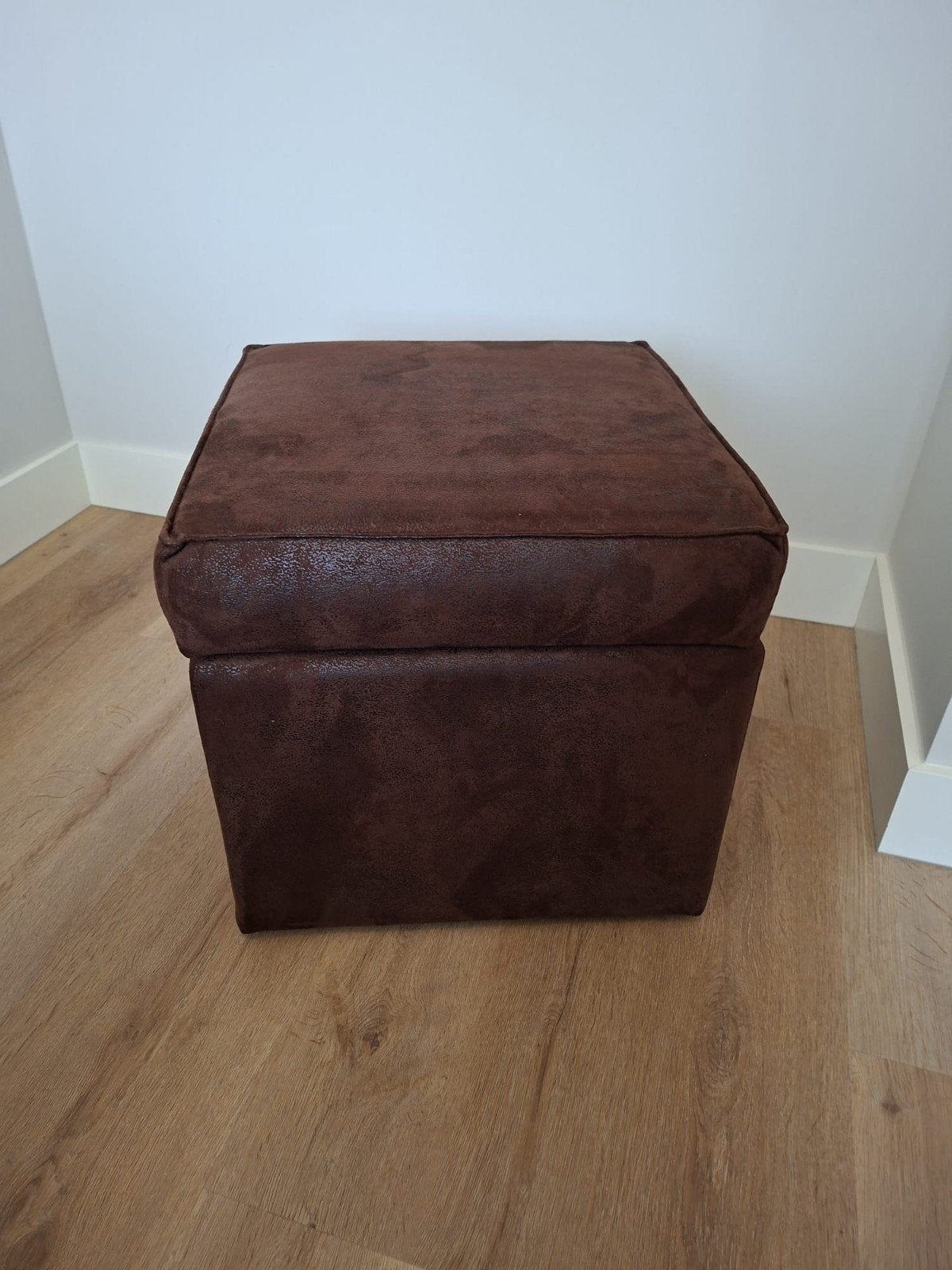 Donkerbruine poef met opbergvak 45x45x45 cm, Ophalen, Minder dan 50 cm, Gebruikt, Vierkant