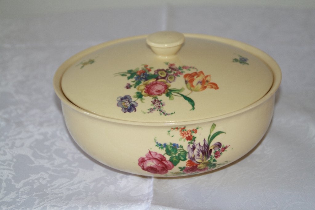 Vier schalen van petrus regout creme kleurig diverse bloemen, Huis en Inrichting, Ophalen of Verzenden, Overige stijlen, Porselein