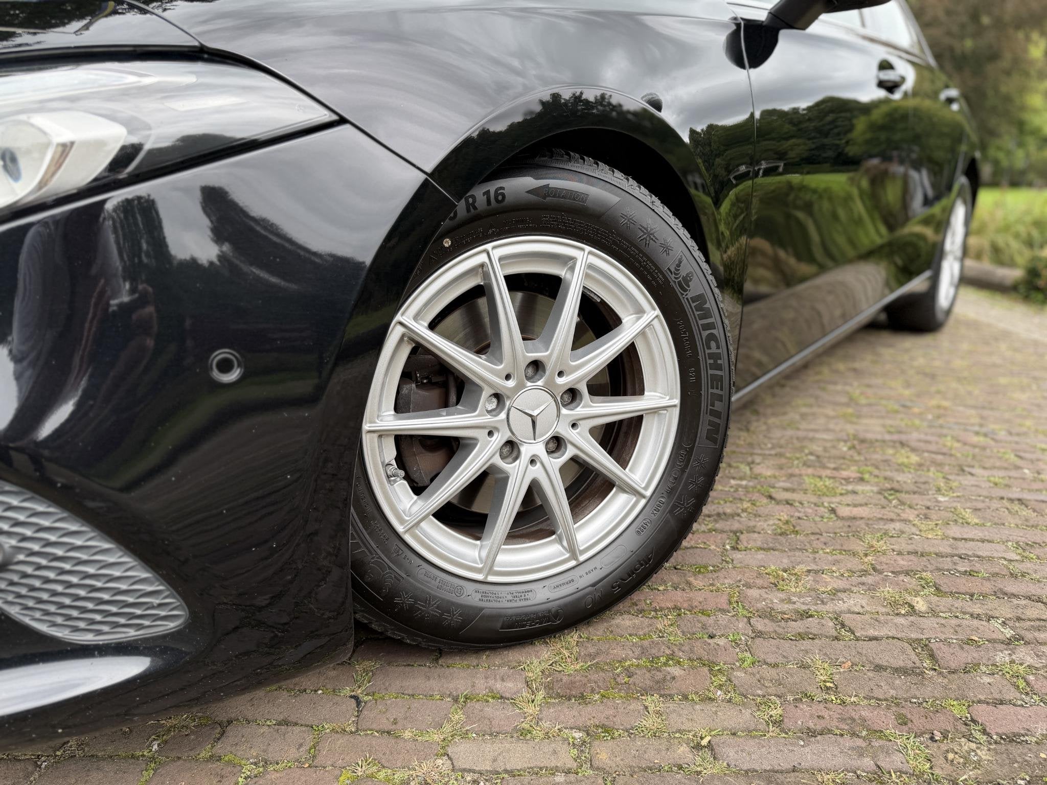 Mercedes-Benz A-klasse 200 Business Solution | Leder | Camer, Auto's, 1350 kg, Gebruikt, 4 cilinders, Leder en Stof