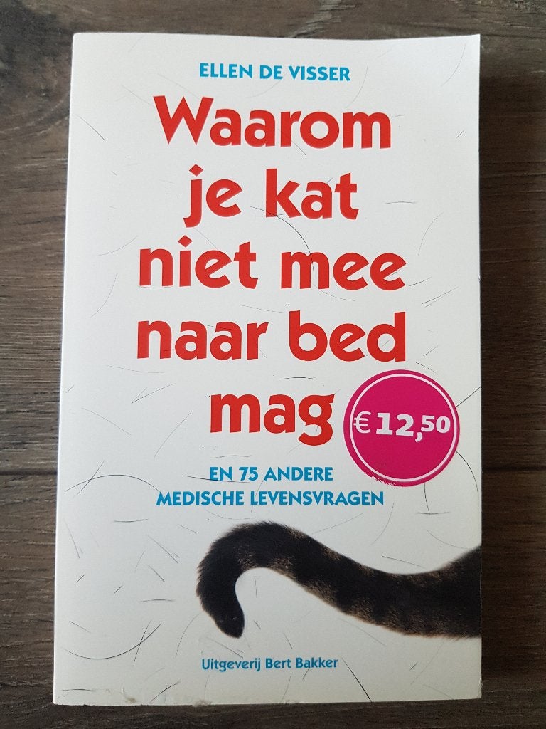 Boek: Waarom je kat niet mee naar bed mag .. medische vragen, Ophalen of Verzenden, Zo goed als nieuw, Gezondheid en Conditie