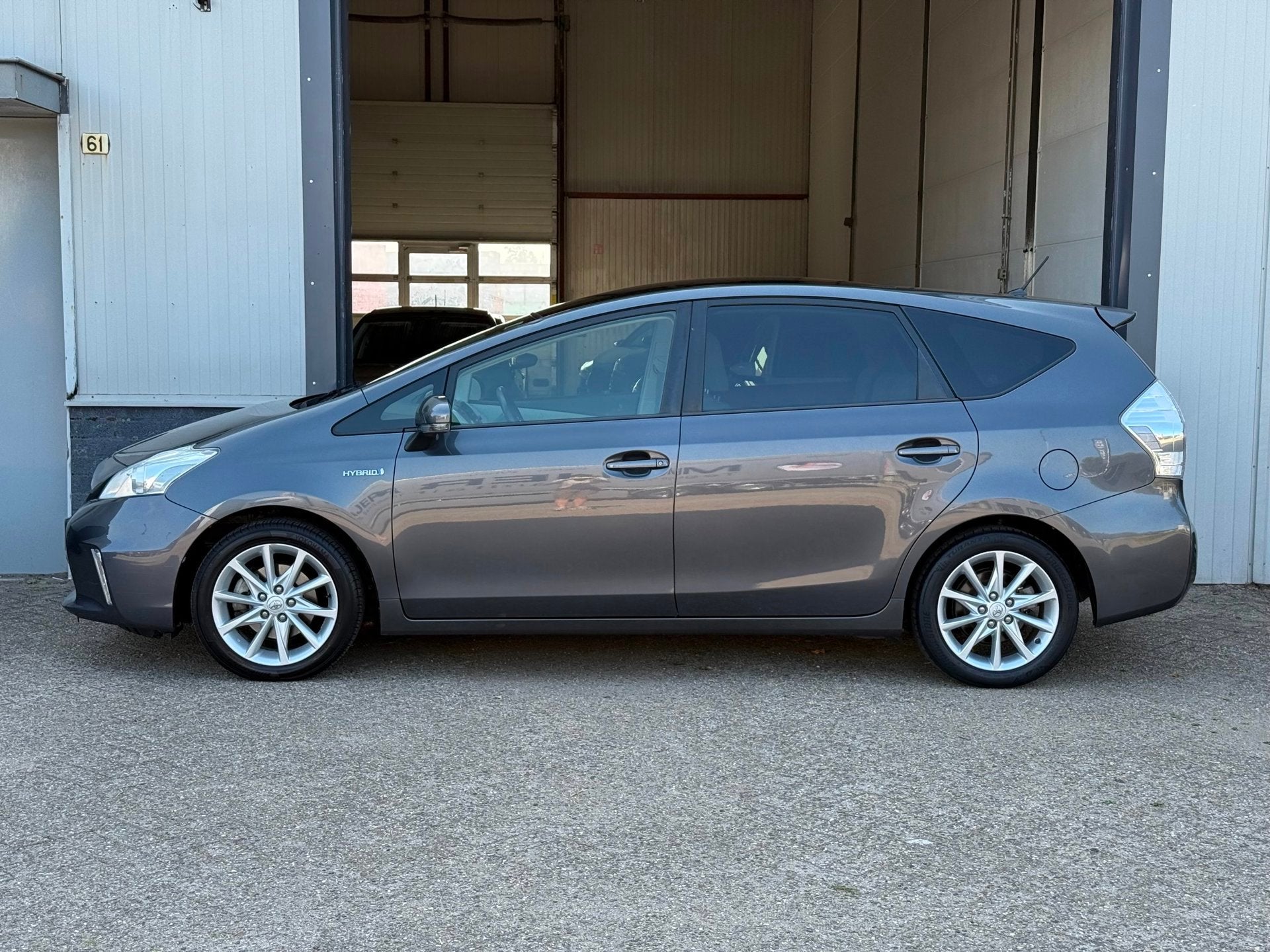 Toyota Prius Wagon 1.8 Dynamic Full Hybrid 7P Pano|Camera|Na, Auto's, Toyota, Stof, Beige, 4 cilinders, 7 stoelen