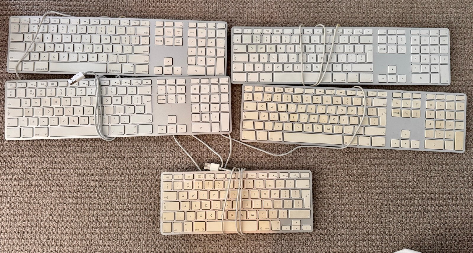 DEFECTE Apple Toetsenborden - Voor onderdelen, Computers en Software, Ophalen, Qwerty, Niet werkend, Numeriek gedeelte