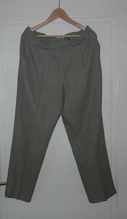 Beige/olijfgroene Frankenwälder pantalon, maat 44., Kleding | Dames, Verzenden, Beige, Maat 42/44 (L), Lang