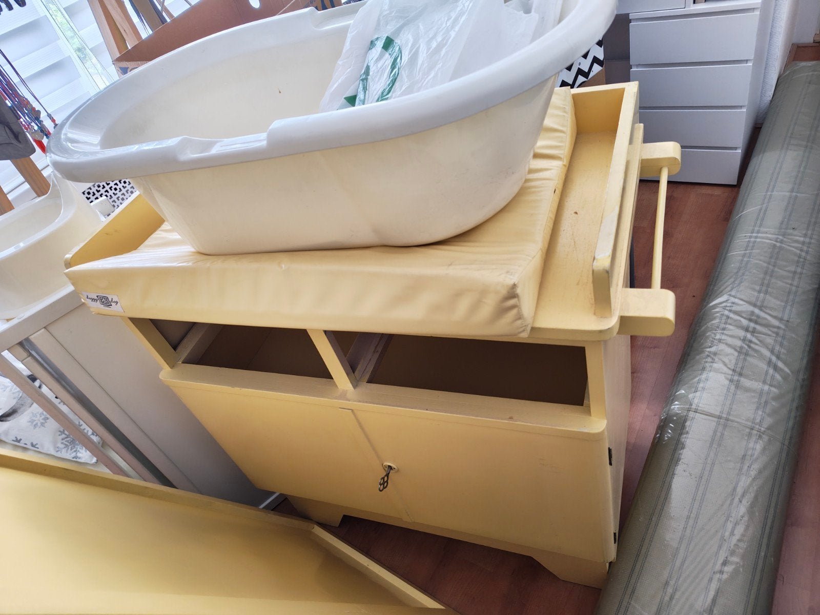 Ledikantje met commode en badje, Ophalen