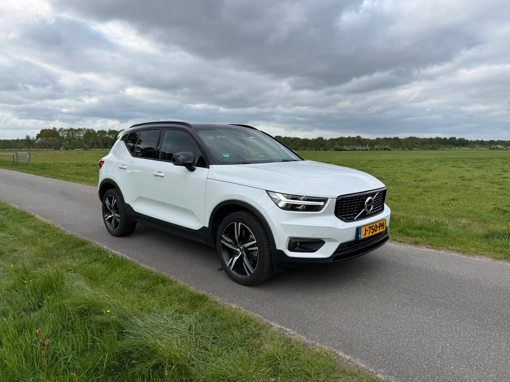 Volvo XC40 T5 Twin Engine 262pk Geartronic R-Design Trekhaak, 1800 kg, Zwart, 1712 kg, 179 pk