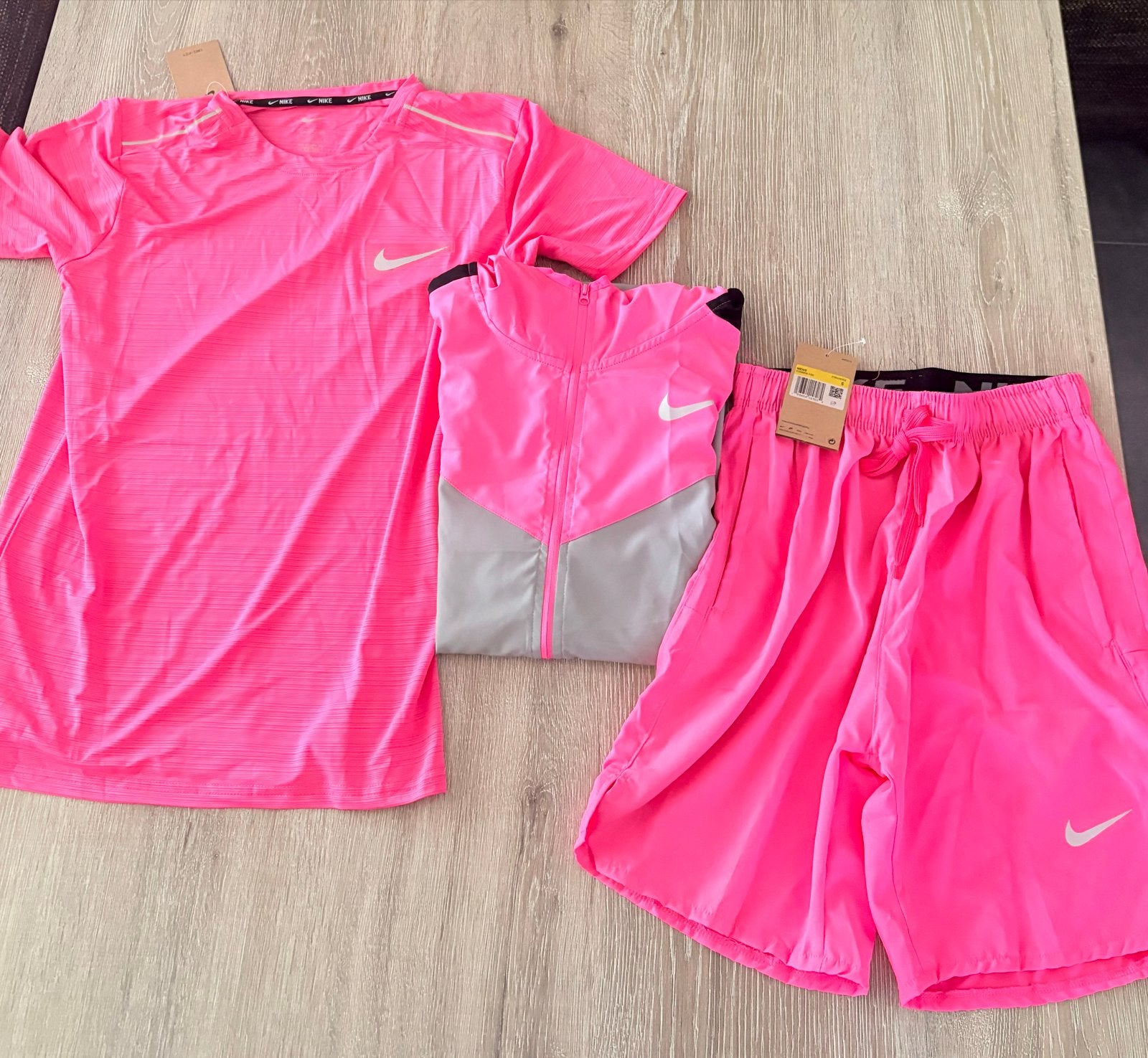 Nike Miller Hardloopset - Roze T-shirt, Jas en Korte Broek, Nieuw, Ophalen of Verzenden, Roze, Algemeen