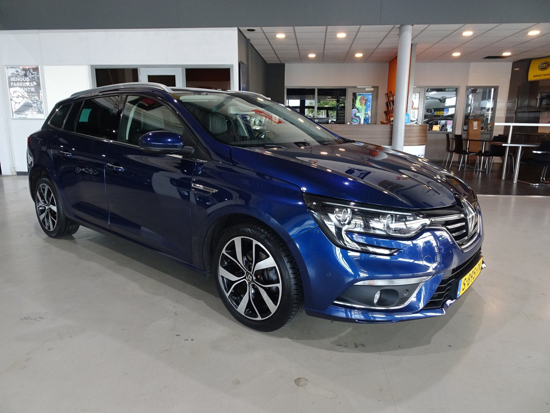 Renault Mégane Estate 1.2 TCe Bose / Massage / Panorama / C, Gebruikt, Euro 6, 4 cilinders, Blauw