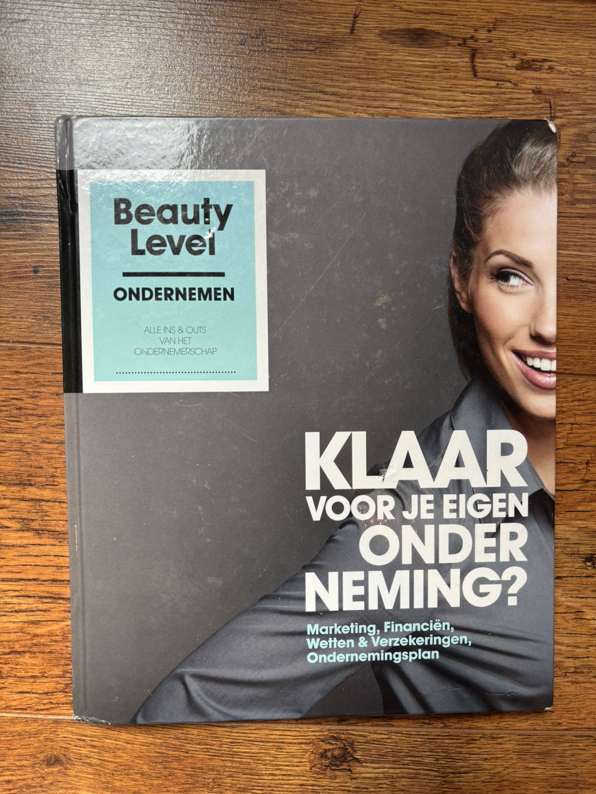 Beauty level ondernemen schoonheidsspecialiste, Boeken, Mode, Ophalen of Verzenden, Zo goed als nieuw, Overige onderwerpen