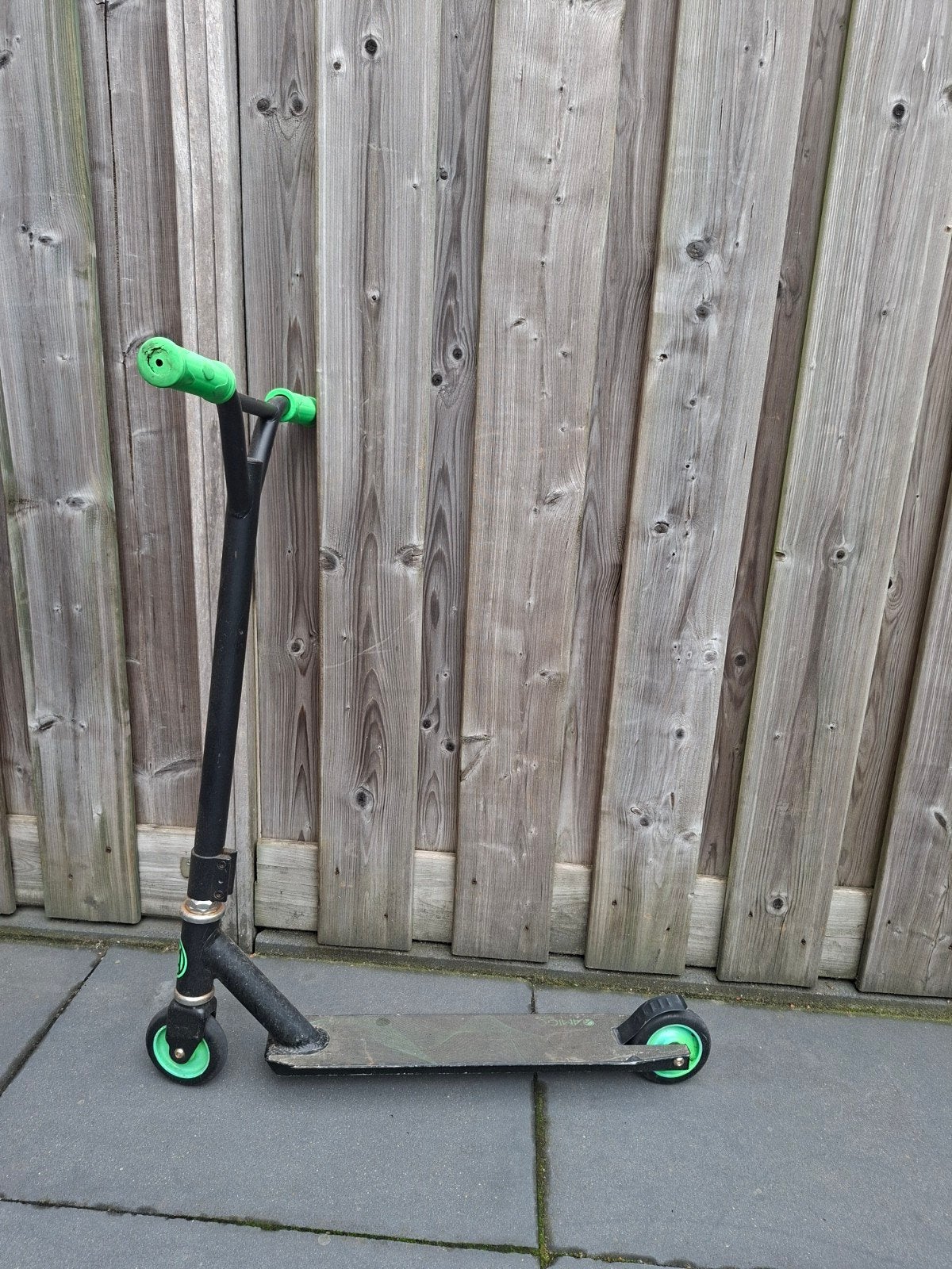 Stuntstep met groene accenten - Gebruikt, Ophalen, Gebruikt, Gewone step, Onbekend