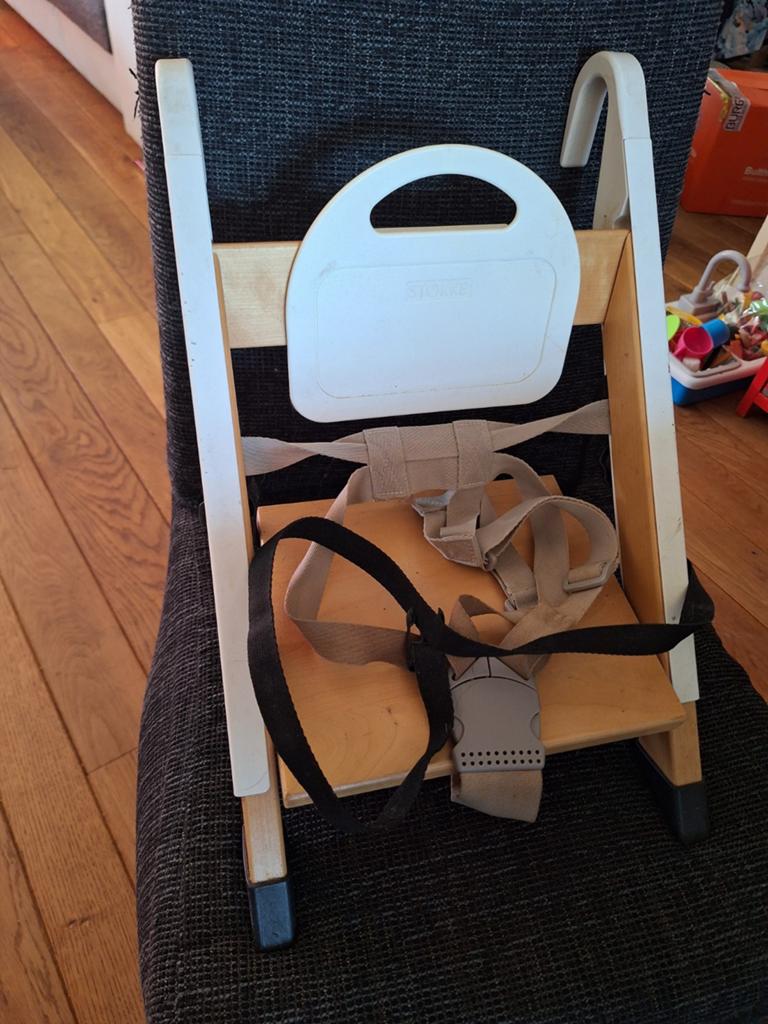Stokke HandySitt kinderstoel zitverhoger met 5 puntsgrodel, Kinderen en Baby's, Kinderstoelen, Ophalen of Verzenden, Meegroeistoel