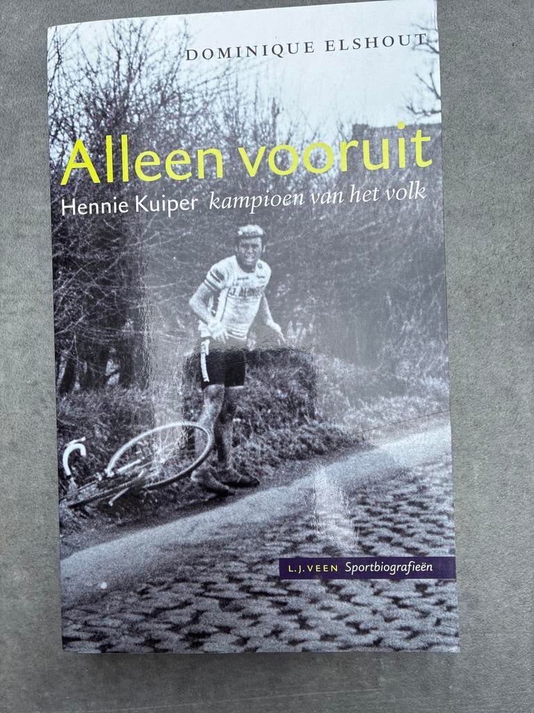 Alleen vooruit - Hennie Kuiper kampioen van het volk, Ophalen of Verzenden, Zo goed als nieuw