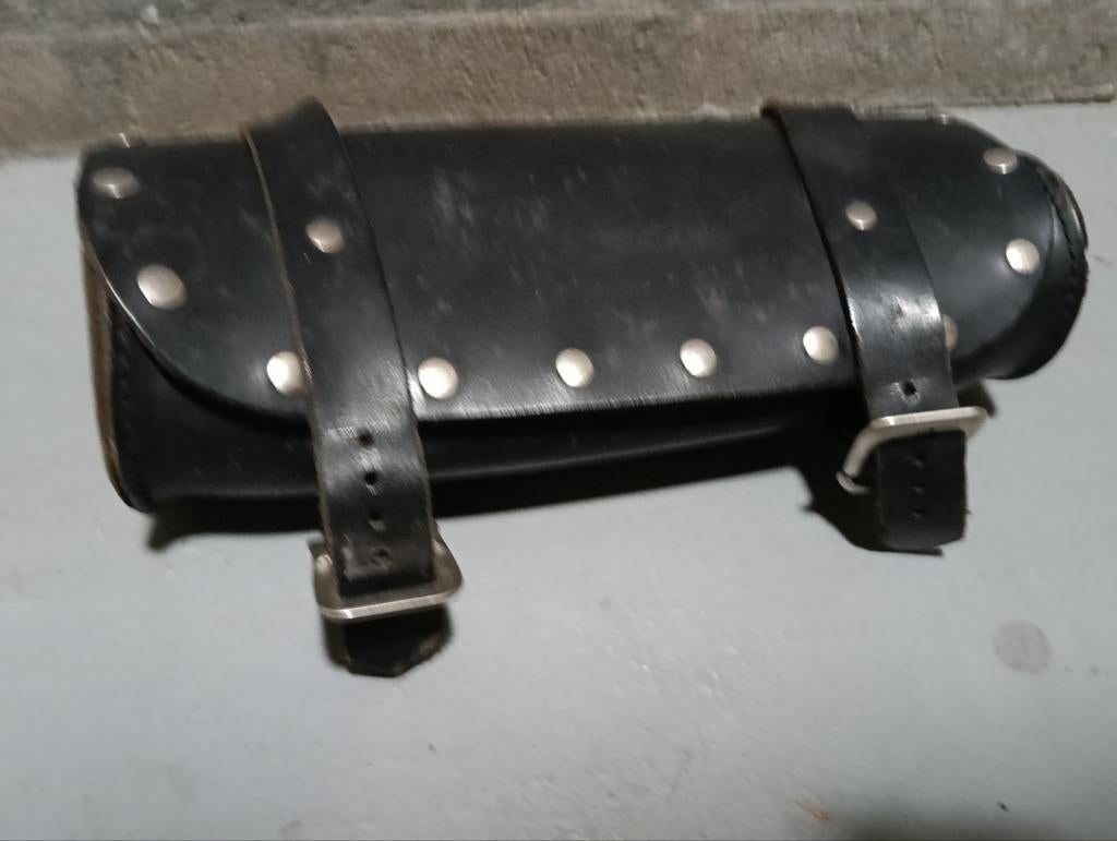 Lederen gereedschap tasje voor op de motor of bromfiets., Motoren, Ophalen