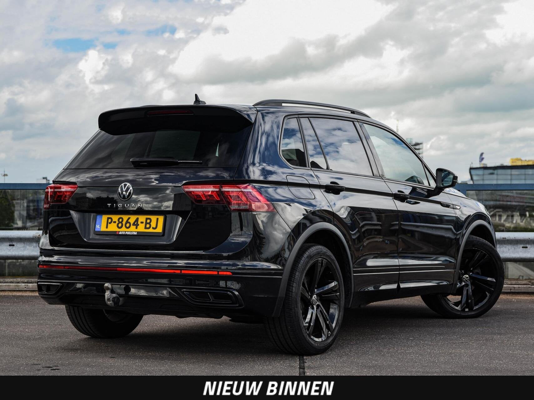 Volkswagen Tiguan 1.5 TSI 150 PK DSG R-Line Black Style | Tr, 15 km/l, 4 cilinders, 150 pk, SUV of Terreinwagen