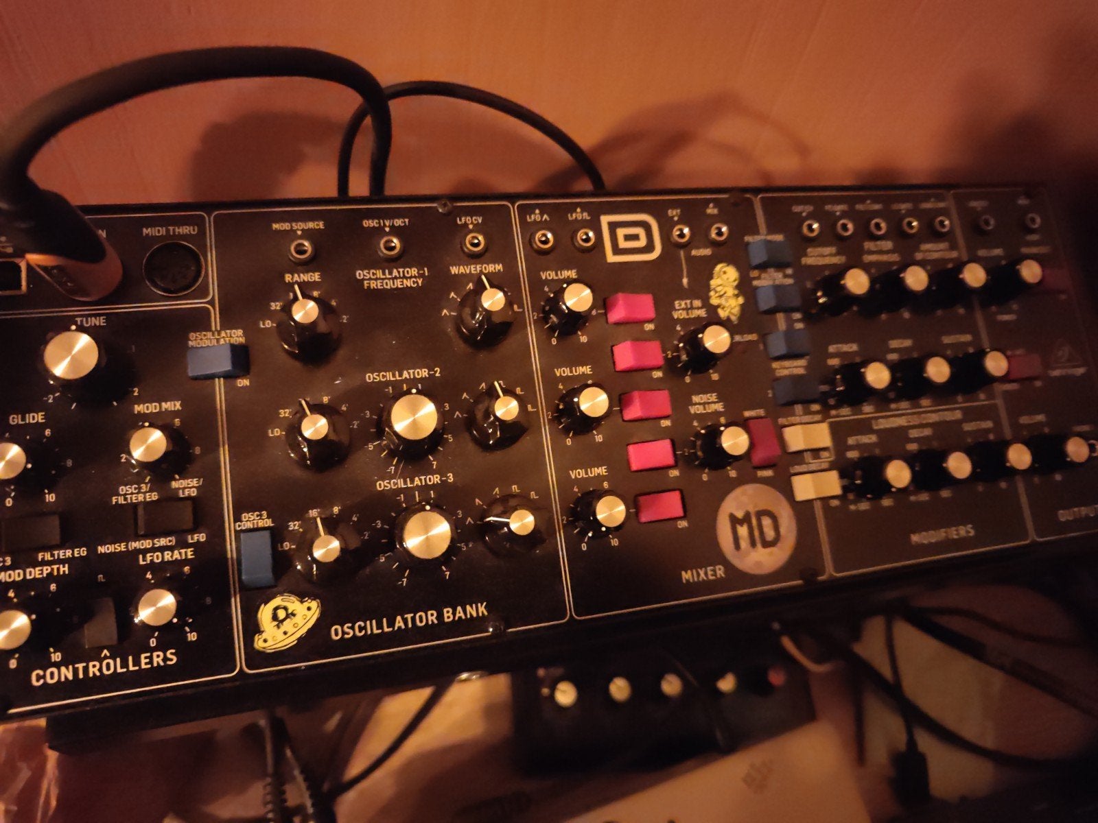 Behringer Model D - Classic 3VCO Bass Synthesizer, Muziek en Instrumenten, Overige merken, Zo goed als nieuw, Met midi-aansluiting