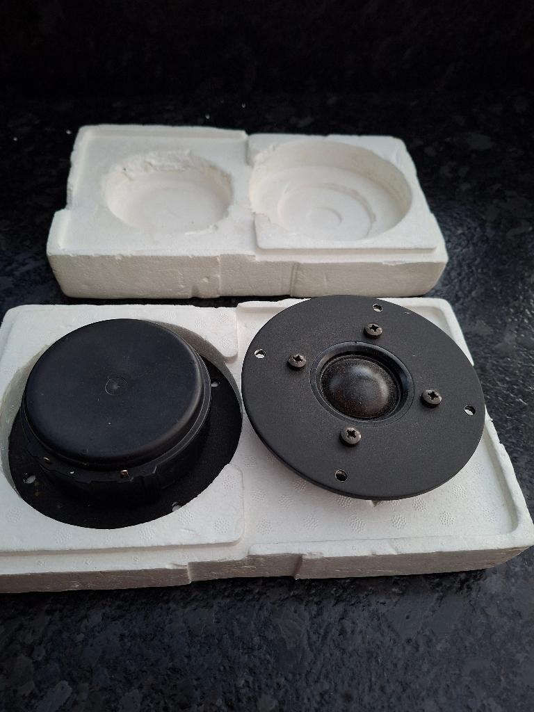 Scan-Speak D3806/8200 upper-mid / dome tweeter, Overige merken, Ophalen of Verzenden, Zo goed als nieuw, 120 watt of meer