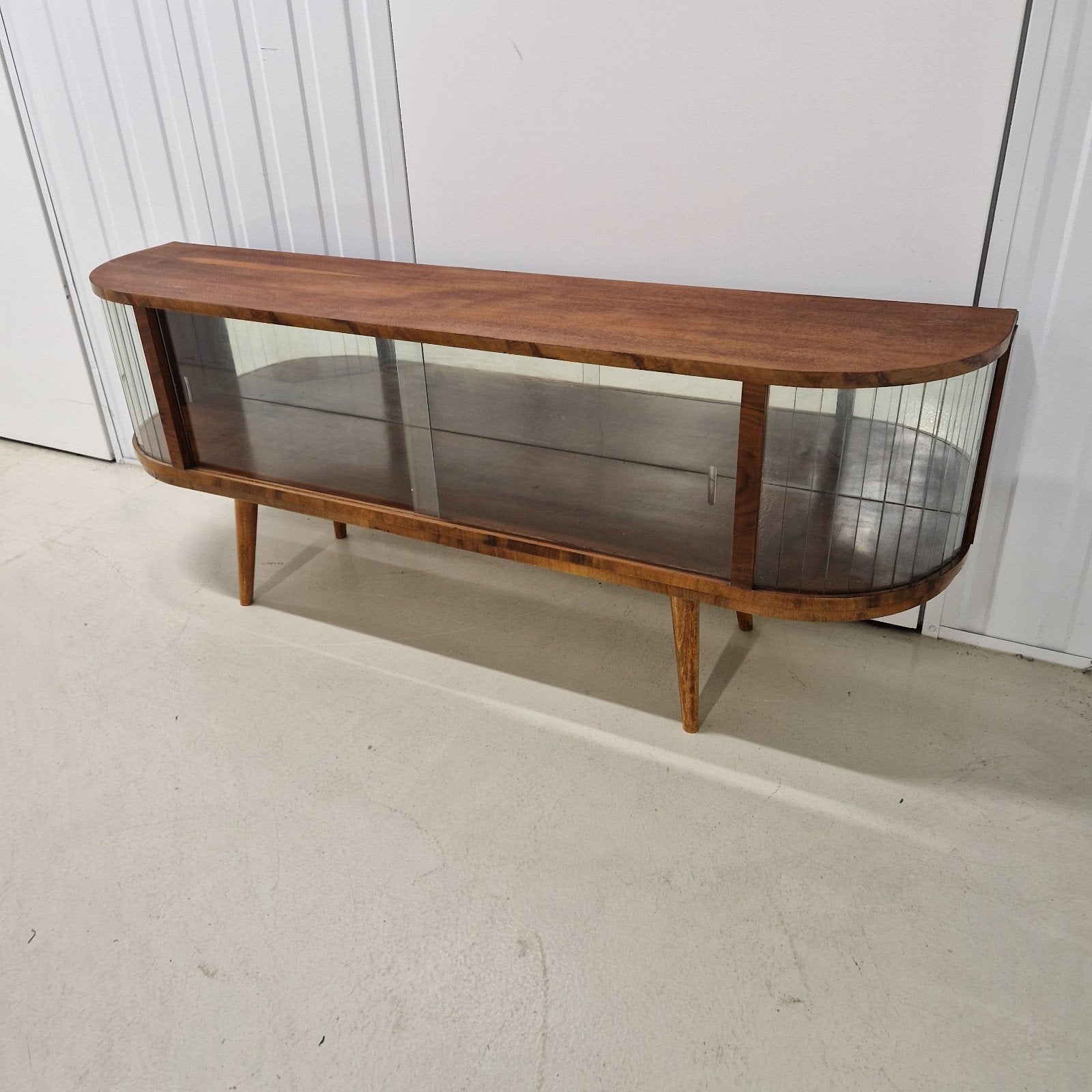 Vintage Dressoir / Vitrinekast Jaren 60/70 Noten Fineer, Ophalen, Huis en Inrichting